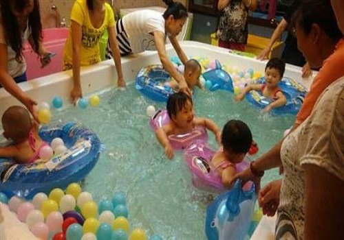 小猪兜兜婴儿游泳馆加盟