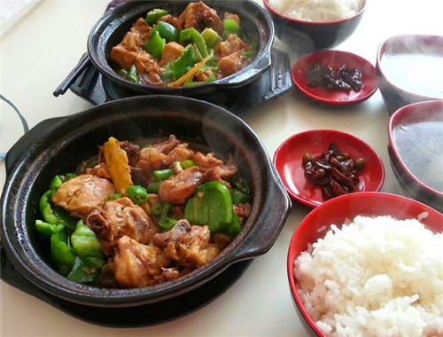 三人众黄焖鸡米饭加盟