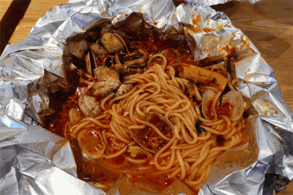 时鲜食客包烧米线加盟
