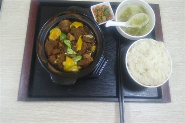 不二家黄焖鸡加盟