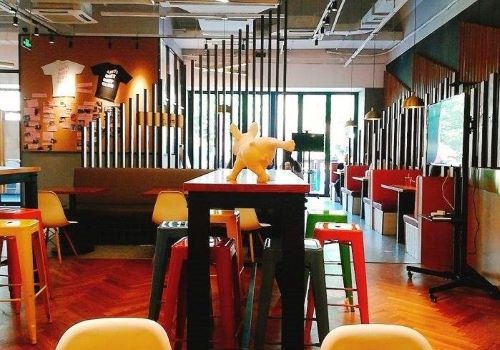 Charlies 粉红汉堡加盟