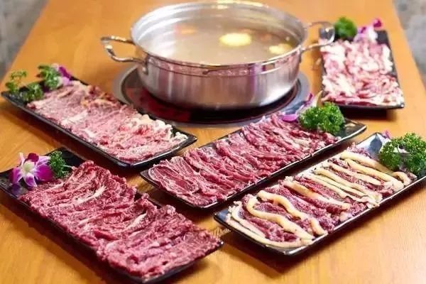 广潮牛骨牛杂煲全牛火锅加盟