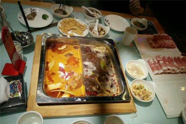 辣喔诱火锅加盟