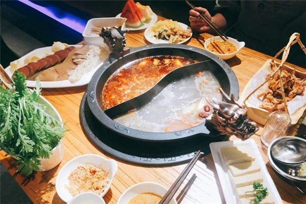 辣喔诱火锅加盟