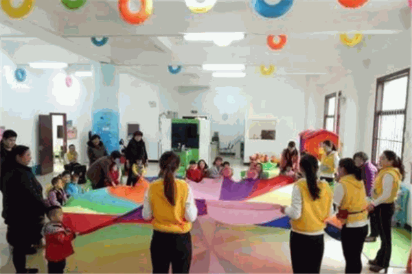 东风艺术幼托中心加盟