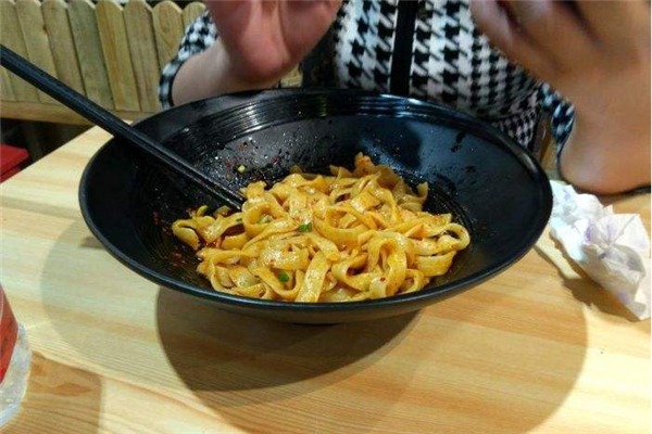 馍拜粮皮加盟