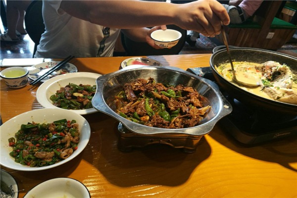 老湘味衡东土菜馆加盟