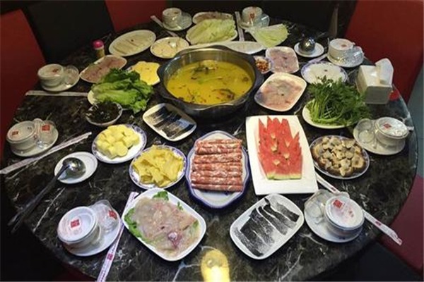 龙啸养生食府加盟