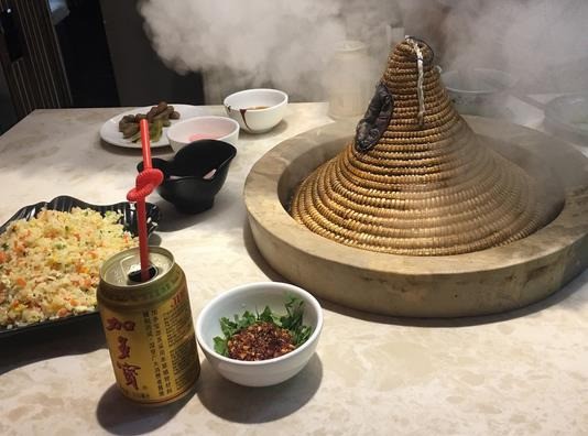 鱼吉祥云南蒸汽石锅鱼