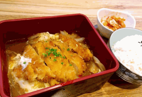 名古屋炸鸡盖饭便当加盟
