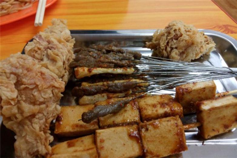 鲁枝儿炸货铺