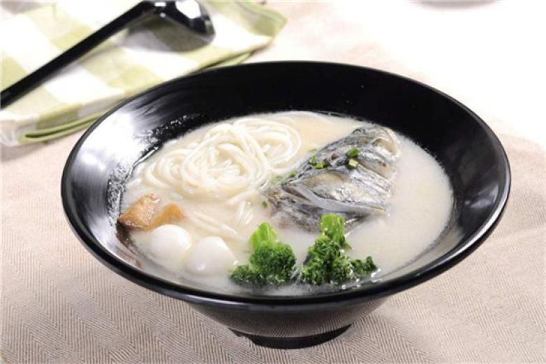锅小小鲜汤鱼粉