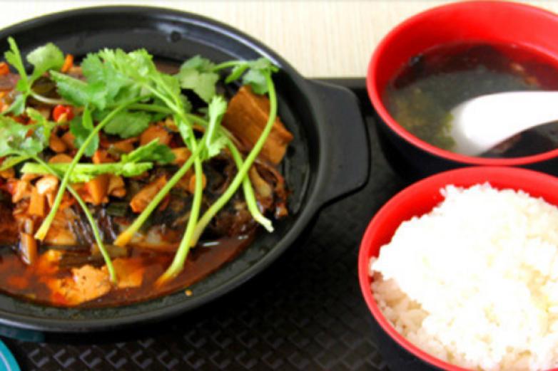 小厨黄焖鸡米饭