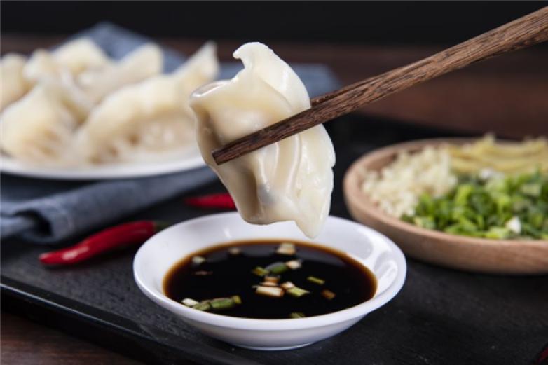 捏福饺子