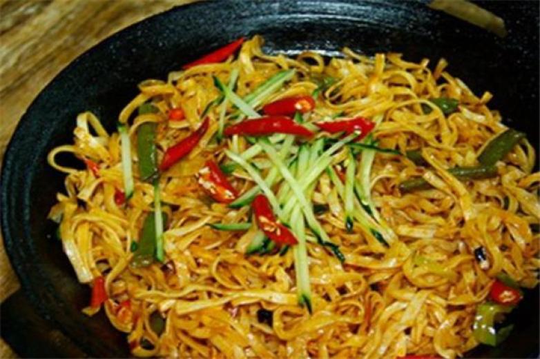 刘一锅铁锅焖面