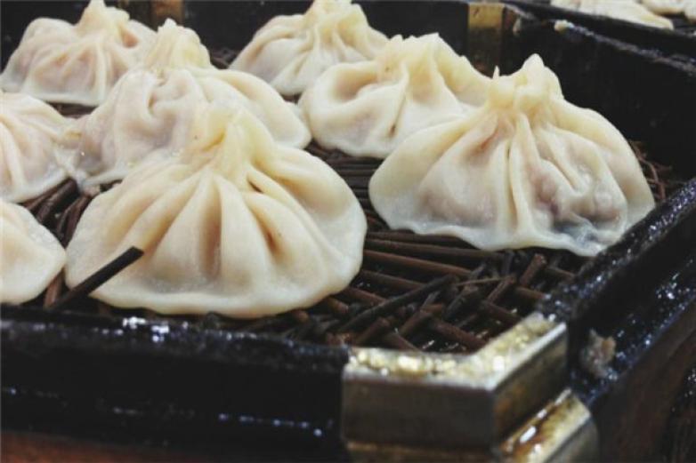 贾三灌汤包