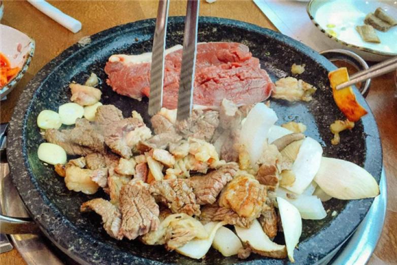 原始时代石锅烤肉