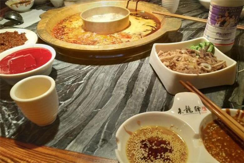 来龙驿鲜切毛肚火锅