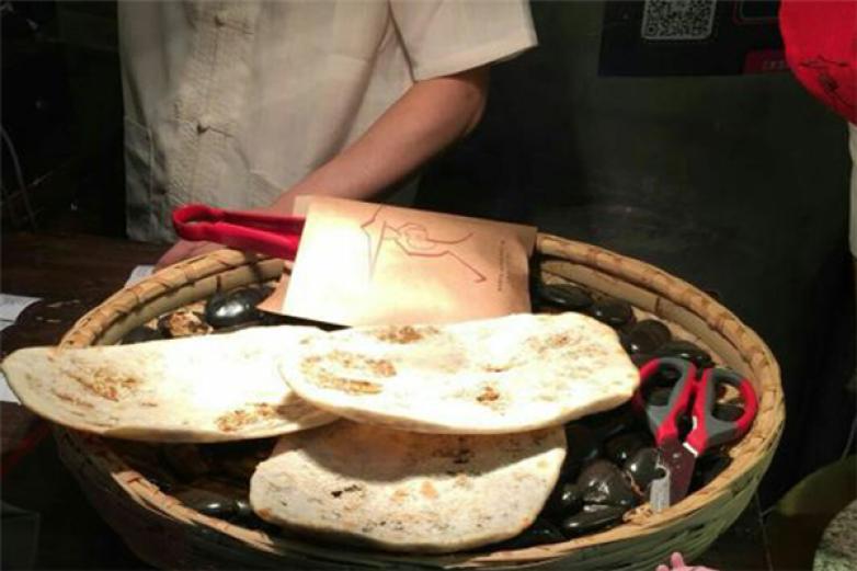 郭盔侠特色锅盔