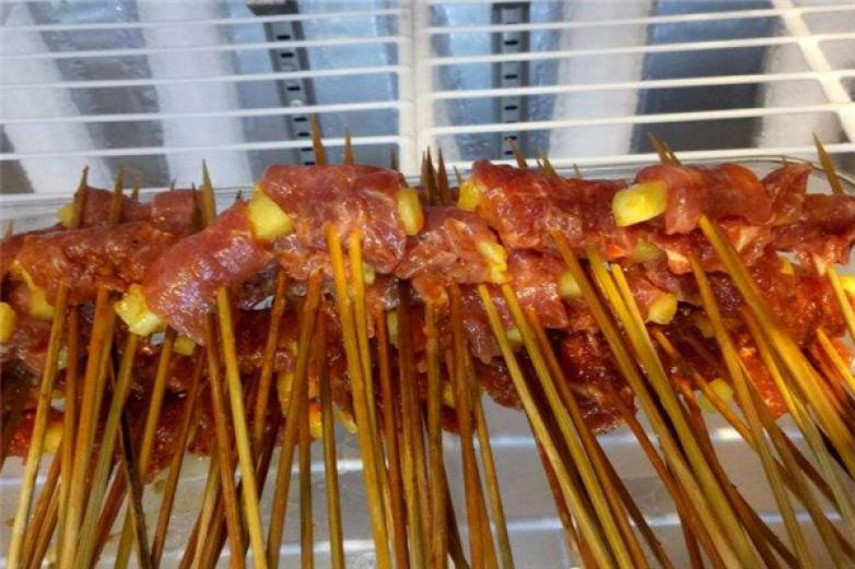谦儿哥胡同串串