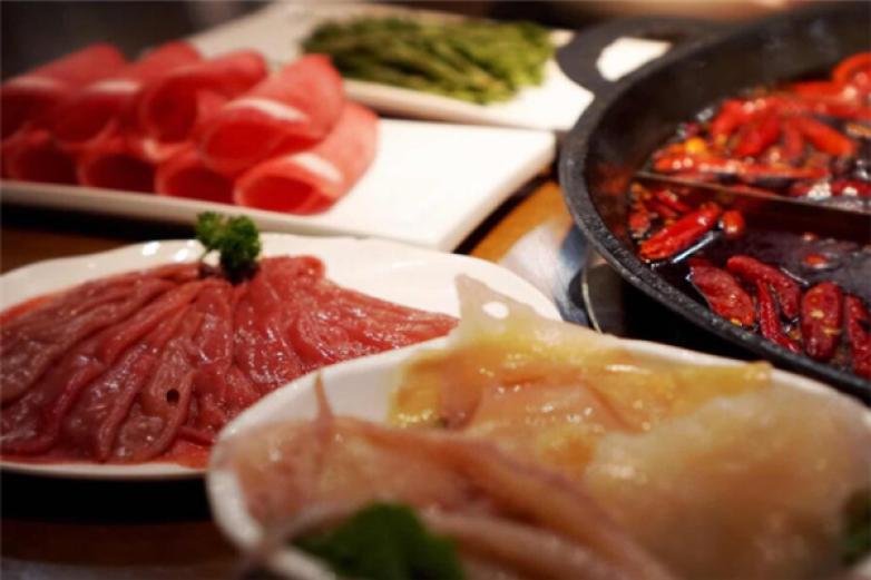 由你坐煮火锅