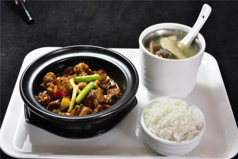 满聚福黄焖鸡米饭