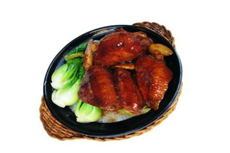 一人一煲煲仔饭