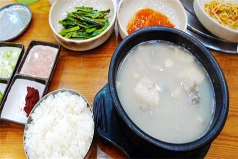 阿吉玛石锅拌饭