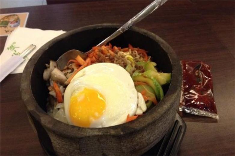 咕噜噜石锅拌饭