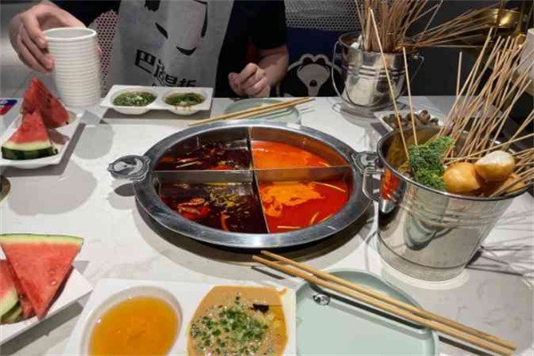 熊成猫串串香加盟