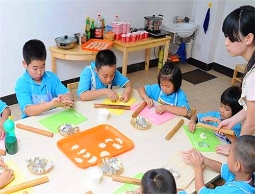 卢卡斯国际少儿教育