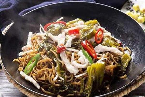 滋溜溜铁锅焖面加盟