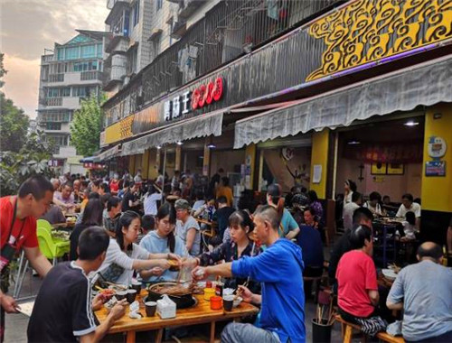 孙哥鸭肠王砂锅串串香加盟