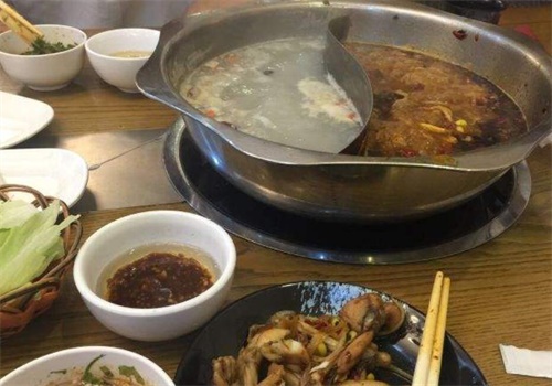 成都108牛蛙火锅店加盟