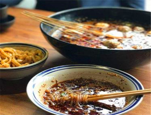 辣串门麻辣料理馆加盟