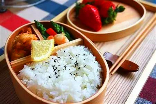 正将日式便当加盟