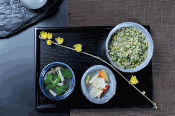 吾本炒饭加盟