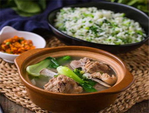 林明菜饭骨头汤加盟