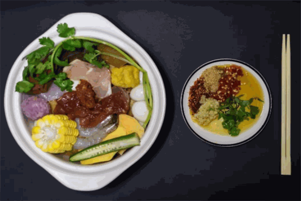 饱食盘盘麻辣烫加盟