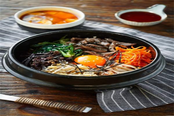 金三顺石锅拌饭加盟