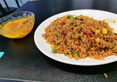 捞鲜森摇滚炒饭加盟