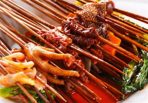马路边边串串香麻辣烫