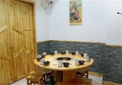 铁锅炖菜店