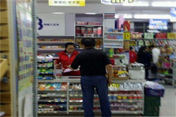早晚八点半便利店