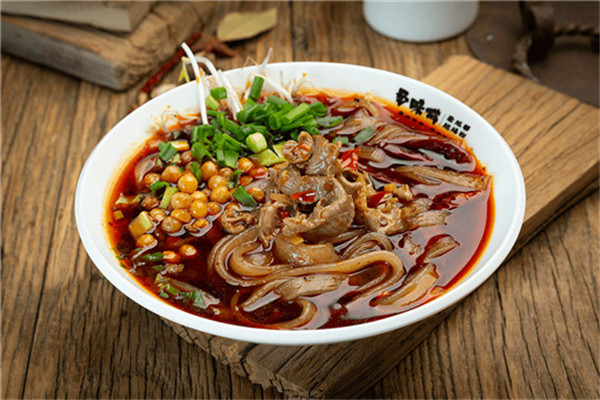舌尖上的惊喜——蜀味得餐饮引领川菜新风尚