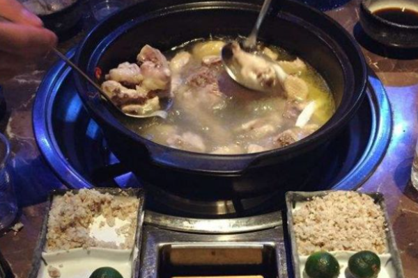 椰乡四季现开椰子鸡火锅加盟