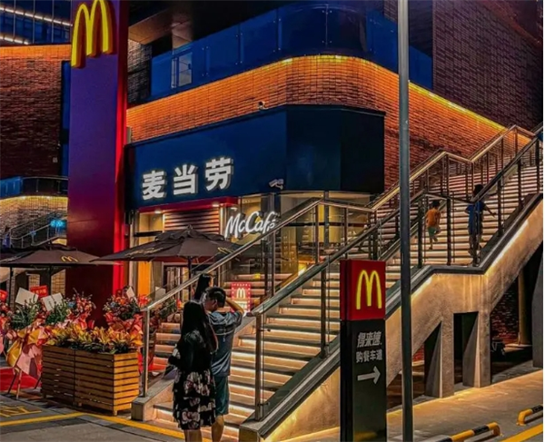 麦当劳得来速加盟