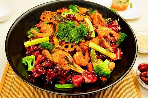 百纳福麻辣香锅加盟